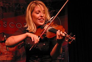 Samantha Robichaud in Concert