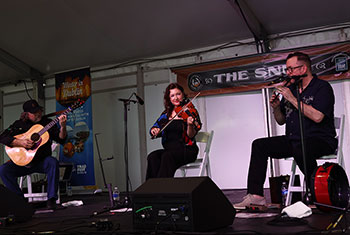 Fiddle in the Middle in concert